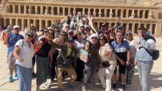 hurghada one life french on Instagram: "✨ Retour clients – Luxor VIP ✨ Des étoiles dans les yeux, des sourires à perte de vue 🤍 Une journée exceptionnelle à la découverte des merveilles de Louxor en version VIP : confort, organisation parfaite et moments inoubliables 🏛️✨ Merci à nos clients pour leur confiance 🙏 👉 Une expérience unique, à vivre au moins une fois dans sa vie ! #LuxorVIP #RetourClients #ExpérienceUnique #Égypte #VoyageDeRêve OneLifeFrench"