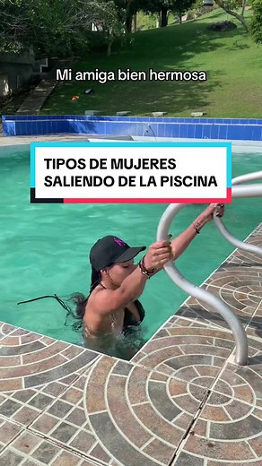 Tipos de mujeres saliendo de la piscina