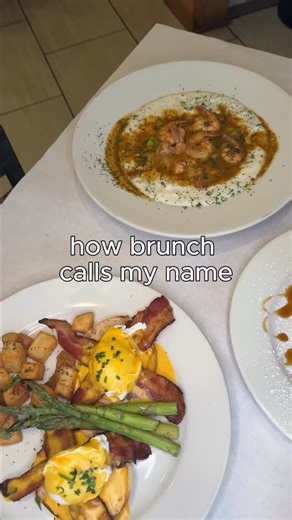 Brunch is calling your name this weekend. Crispy bacon, buttery biscuits, and cocktails worth getting out of bed for. 🍳 Join us for brunch this Sunday at 11. Reserve your table today!🥂 | Porter & Luke's Restaurant