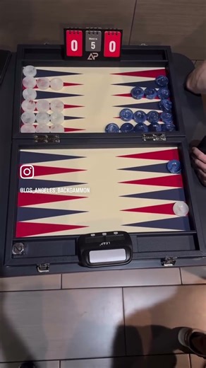 Alex vs Bob - EPIC #Backgammon CLASH [Wycliffe Brothers board]! 🎲🎲