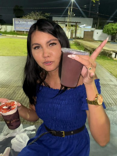 Comendo Açaí Do Pará: Uma Delícia