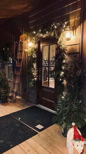 Make this season one to remember. Visits, field trips and Holiday parties at Cider Barn offer unique experiences that will make this season one of your fondest memories. Our stable offers live interaction with tame deer, ice skating on a real outdoor ice rink, roasting marshmallows and making smores, sipping hot chocolate snuggled in a rocking chair beside a cozy outdoor fireplace while the children play in the newly designed loft which features toys, trains, teepees, peppermint swings and craft