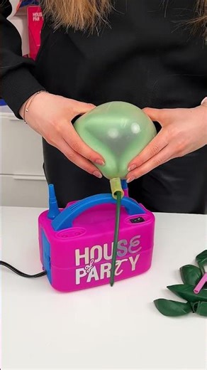 Easy Lucky Clover Balloon for St. Patrick’s Day! #balloontutorial #balloon #ballooncreations