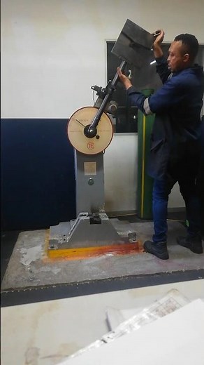 HOW TO SWING & DROP IMPACT MACHINE PENDULUM FOR FLEXION TOUGHNESS BAR TEST IN MECHANICAL LABORATORY
