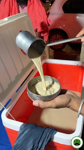 Tanmay Sharma on Instagram: "Punjab Special Thandai Shardai ❤️❤️ 📍 Mohali 3B2 Market opposite ChaiSuttaBar #veggiepaaji #viralreels #foodreels #reelsindia #streetfood #chandigarh #Mohali"
