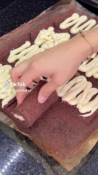 Mini Rulo Pastalar: Tatlı ve Pratik Tarifler