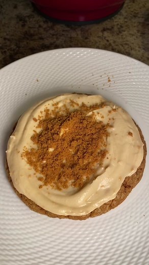 Episode 41: biscoff cookies with butterscotch icing RECIPE: 1/2 c (1 stick) butter room temp, 3/4 c brown sugar packed, 1 egg, 1 tsp vanilla, 1/2 c biscoff cookie butter. Mix. Add in 1/2 tsp baking soda, 1/2 tsp salt, 1/2 tsp baking powder, 1 tsp cornstarch and 1 cup 2 tbsp flour. Mix. Add in 1/2 c crushed biscoff crackers (fine crumbs). Bake 350 for 10-15 mins until edges are browned. Icing: 2 oz butterscotch chips (1/3 c) melted. Let cool and add 1/4 c unsalted butter (room temp) mix. Add 1/2 