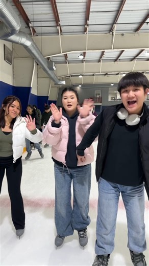 Tritons and @Edmonds College OIP are bringing the moves and showing us how to glide into the weekend! Just a heads up, campus will be closed this Friday, so it’s the perfect time to start your weekend plans early. | Edmonds College