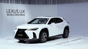 【LEXUS UX 360°Viewを公開】 新型コンパクトクロスオーバー「UX」のエクステリア・インテリアを360°お好みのアングルでご覧いただけます。 360°Viewはこちら⇒ https://bit.ly/2v6tc1j キャビンの中心からタイヤに向かって前後のフェンダーが張り出す構成が特徴的なエクステリアや、日本の建築思想から着想を得た造形で視覚的な開放感のあるインテリアをぜひご覧ください。 | LEXUS / レクサス