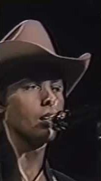 Dwight yoakam - It won't hurt (live)