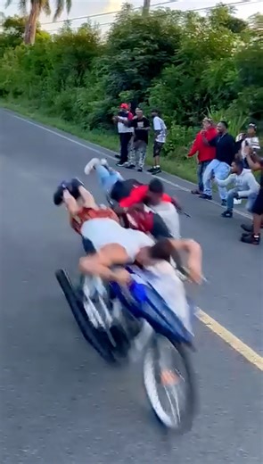 🎥ASÍ SE MAJO CAMBIO ENTRE BOMBERO RACING Y JUANCITO R - AX100 A REGLA!🔥🏁#motor #modifikasi #dragrace #suzuki #mechanic #balapmotor #tailandia #enduro #velocidad #carreras #engine #facebookpost #indonesia | Team Los Racing RD