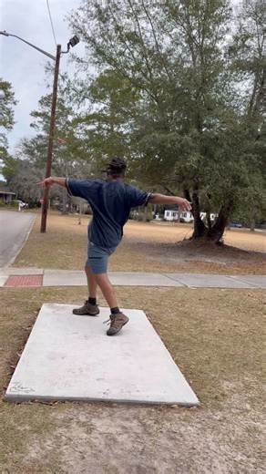 Free Radical on Instagram: "Same line, different disc. #discgolf #formcheck #forresthillsdiscgolfcourse"