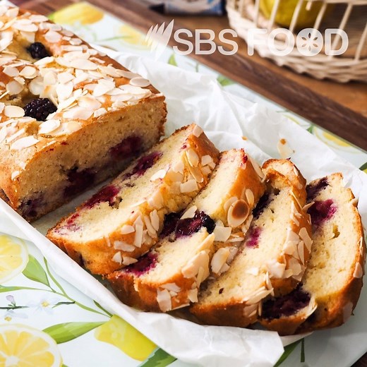 Silvia Colloca's simple yoghurt, blackberry and olive oil cake is made using just a tablespoon as a measure. bit.ly/tablespooncake | SBS Food