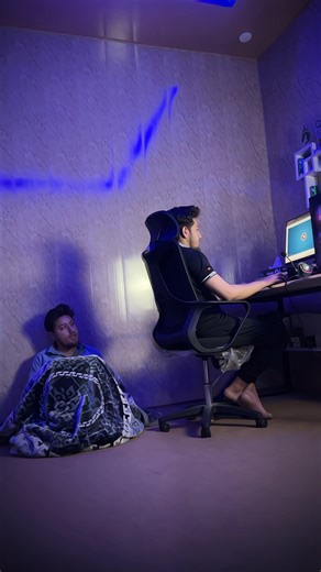 A lot of beginners ask me: Which Premiere Pro version should I install? And how should I learn it step by step? This video answers both. 👉 If you want a CapCut version of this guide, comment CAPCUT | Osama Aziz