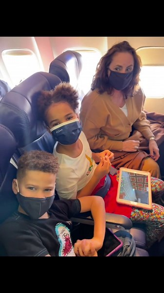 How We Survived a 14-Hour Flight to Hawaii With Kids