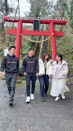 Japanese couples on a trip
