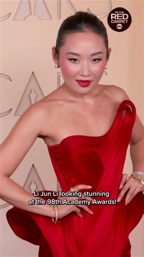 "Sinners" star Li Jun Li stuns in red on the Oscars carpet!