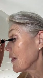 How to Prevent Mascara Smudging on Oily Eyelids: Pro Tip That Works