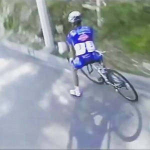 Una de las mayores salvadas de toda mi carrera!!!🙈 One of the best saved falls!!!🙈 #tbt #parisniza2005 | Alberto Contador