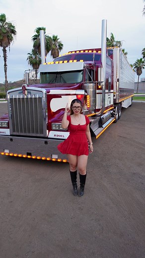KW W900: video de trailer Kenworth W900 en carretera