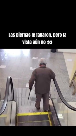 His eyesight is still good 🧓👀 #jokes #humor #viral #memes #funny #viralvideo #pranks #fyp #shorts