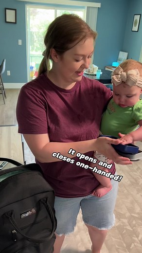 Meet Queen Bee: The One-Handed Diaper Bag! 🐝. Say goodbye to the struggle of juggling your baby and a cumbersome bag. With the Queen Bee, you'll experience effortless functionality like never before! 🤚 Most diaper bags demand two hands to close, but not the Queen Bee! This revolutionary bag features an innovative design where every pocket can be closed with just one hand. No more fumbling or compromising your multitasking abilities. 👜 The Queen Bee offers a plethora of thoughtfully designed c