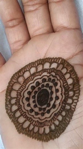 Simple Round Mehndi Design 😍| Easy Mandala Mehndi #shorts#mehndi#henna#creativehenna#hennadesign#art