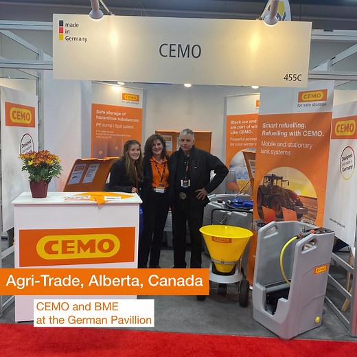 Agritrade Alberta – Tag 2 Die Mühe hat sich gelohnt! Ein erfolgreicher zweiter Messetag auf der Agritrade in Alberta – einer der führenden Landtechnikmessen Kanadas – liegt hinter uns. Gemeinsam mit unserem Partner BME (Big Meadow Equipment) im Deutschen Pavillon konnten wir zahlreiche interessante Gespräche führen und reges Interesse an unseren Lösungen für sicheres Lagern, Fördern und Dosieren verzeichnen. Wir freuen uns über den intensiven Austausch und die positive Resonanz – ein klarer Bewe