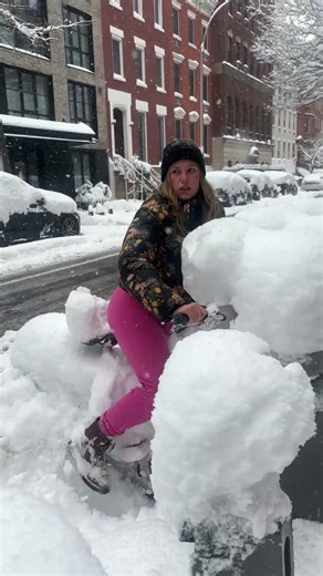 Attempting Romantic Bicycle Ride After NYC Snowstorm || ViralHog