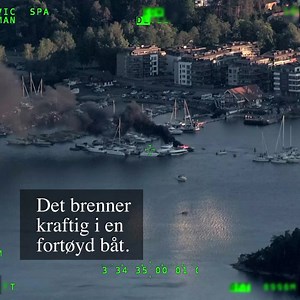 Politihelikopterets film 🚁 fra Oslofjorden for få dager siden, viser at hver enkelt innsats kan bidra til å redde liv. 👏🏼👏🏼Takk til snarrådighet fra Andreas Moflag @moflagandreas som trakk båten ut fra havnen, og Per Kristian Grette @xxpkxx som startet slukkingen av en brann som kunne blitt potensielt mye større.💪🏽😀🚤🌊 | Politiet i Oslo, Asker og Bærum – Nettpatruljen