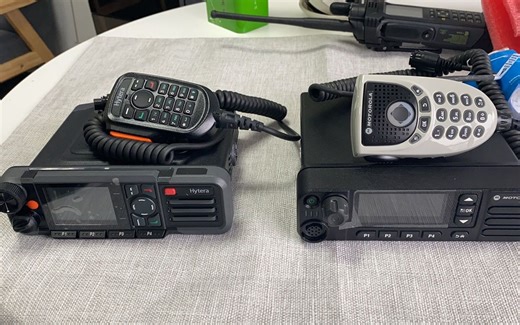 海能达新款车台HM780开箱展示、带GPS IP中转功能对比摩托罗拉M8668i