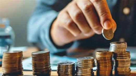 FD Vs NSC: ब्याज दर नहीं, इंटरेस्‍ट जुड़ने का तरीका तय करता है मुनाफा! निवेश से पहले समझ लें पूरा गणित | Zee Business