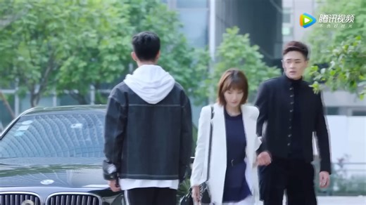 1.4K views · 17 reactions | Cinderella is ready to accept the president's proposal, and the handsome doctor regrets 灰姑娘准备接受总裁的求婚，帅医生终于后悔疯狂挽留 【劇名】我的機器人男友 【drama name】My Robot Boyfriend #cdrama #我的机器人男友 #MyRobotBoyfriend #毛晓彤 #姜潮 #大陆剧 #爱情 #家庭 #kiss #偶像剧 | 扒剧少女 Drama Girl | Facebook