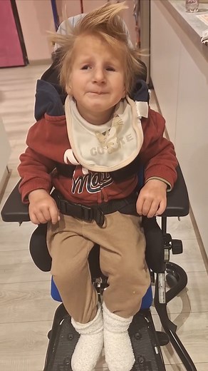 A FATICA, MA SI SORRIDE ❤️💙 #cockaynesyndromeawareness #syndrome #cockayne #raredisease #geneticdisorder #healthawareness #patientstories #smilethroughit #supportfamilies #rarediseasecommunity It’s challenging, but we keep smiling ❤️💙 Sharing hope and courage in the face of Cockayne Syndrome. Every small victory counts! | Giada Di Berardino