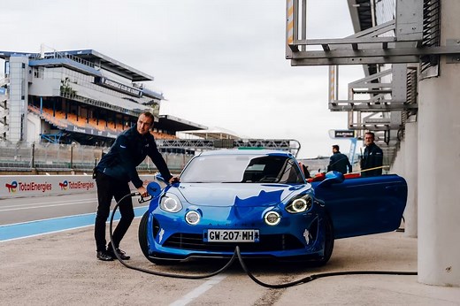 La Piste Bleue : l'expérience client Alpine en plein coeur du circuit du Mans - Les Alpinistes