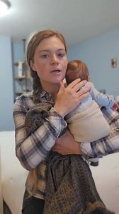 High back carry with a ✨ WOVEN ✨ wrap. Please do not try this with a stretchy wrap- that puts your baby at a high fall risk!! This isn't the best demo, there are things I could do better/show here, but I filmed multiple times over the last few days and this was the best. I'll continue making new ones and show different techniques that can work better with a small infant. Things to consider: ☑️ You don't have to do this. If you don't feel confident or comfortable or just don't want to, don't! ☑️ 