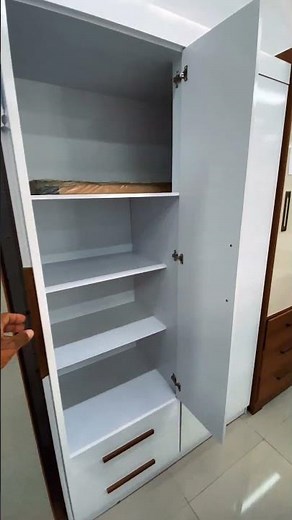 Guarda-Roupa Hércules Solteiro com 4 portas e 2 gavetas. Forte, espaçoso e perfeito para organizar!