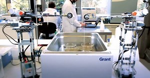 Cambridge scientists use LEGO MINDSTORMS to build bone-making robots