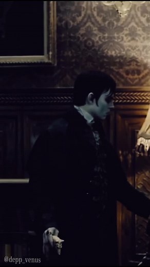 Johnny Depp como Barnabas Collins en Dark Shadows