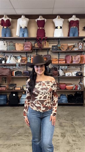 Ale_accessories👑🐴 | Obsessed with this outfit 🤎🐮 Shop our “Lainey” Cow Print Top! Now available online & in store! 🤍 Tejana: @elpotrerito | Instagram
