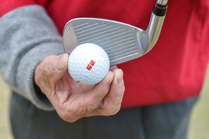 グリーン周りで使うべきは「サンド」にあらず。どんなライでも寄せられるアプローチの考え方【10本で握る テンフィンガースウィング #21】 - みんなのゴルフダイジェスト