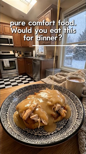 🍗 open-faced hot chicken sandwich with gravy comfort food • homemade • diner-style classic this open-faced hot chicken sandwich with gravy is pure old-school comfort 🤍 tender, juicy chicken piled on soft bread, then smothered in rich, savory gravy that soaks into every bite. it’s cozy, nostalgic, and the kind of weeknight comfort meal that tastes just like a diner or grandma’s sunday table — honestly better than takeout. ⏱️ recipe details prep time: 10 minutes cook time: 30 minutes servings: 4