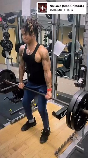 Heavy shrugs get those traps right 🔥 | Jaylen askew