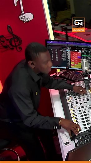 Se la mwen pran yo a oui: Dans, Kompa, ak Football