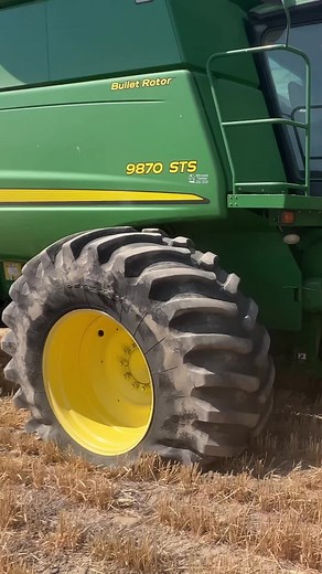 Be sure to watch today’s video on Kate’s Ag YouTube! BIGGEST Flat Tire!!! Major Breakdown, Montana Harvest #johndeere #flattire #harvest #montana #breakdown #harvestime #womeninag