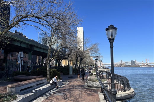 UES Esplanade Sinkhole Closes Walkway