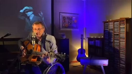 Mathys Roets is een van die min kunstenaars in Suid-Afrika wat Leonard Cohen se musiek tot reg laat kom. In hierdie vertoning word die musiek van die legendariese Leonard Cohen ten toon gestel en die gewildste liedjies gaan gehoor word. Alles van Famous Blue Raincoat, Suzanne, reg deur tot Hallelujah en van die laastes wat Cohen opgeneem het. Kaartjies 👉🏻https://www.seatme.co.za/tc-events/mathys-roets-the-songs-of-leonard-cohen-3/ | Fairtree Atterbury Teater/Theatre