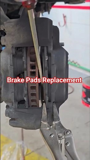 Review Brake Pads Replacement Toyota Tacoma #mechanic #autoparts #brakesystem #repair #tacoma