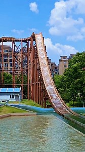 Viewers also got socked 🤯😂 #rollercoaster #themepark #thrillride #WaterRides #watersplash | Theme Parks Fun