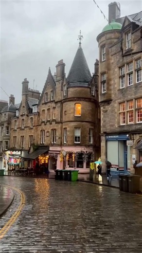 Edinburgh: 🏰 This Historic City Doesn’t Look Real 🤯